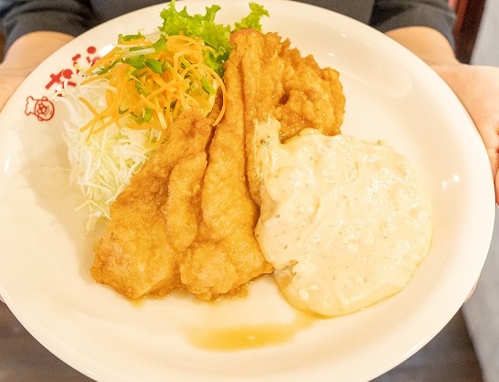 多々良店の裏側(肉の仕込み)