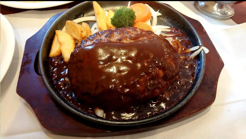 お客様に真心の込めたハンバーグ焼いてます。