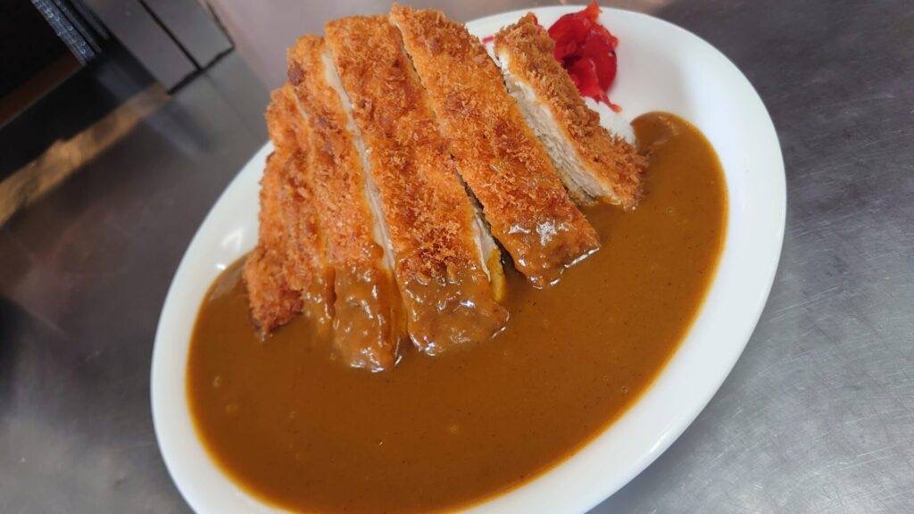 寒い初冬に‼️チキンカツカレー‼️