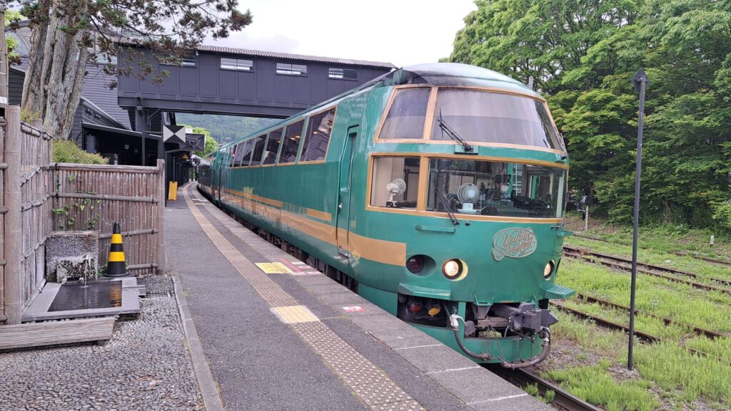 みどりいろの観光列車